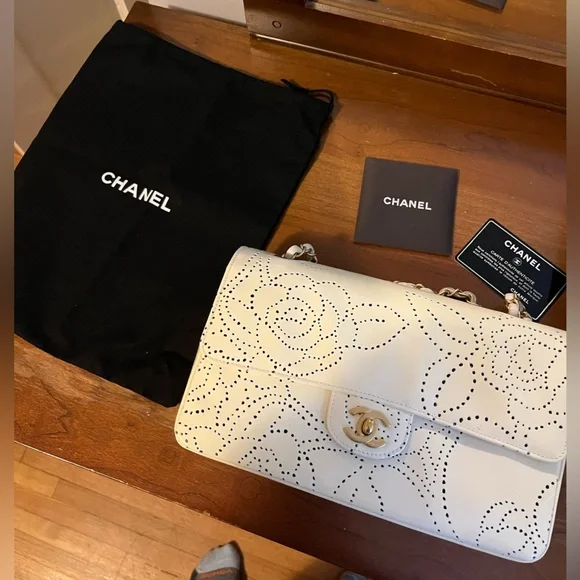 🌸 Chanel Medium Classic Flap - Camelia Ivory Patent Leather 🌸 - Picture 1 of 13